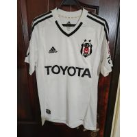 Vintage Beşiktaş İbrahim Toraman #5 White Jersey from adidas at Besiktas Shop # 