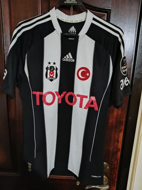 Vintage Beşiktaş Guti #14 Striped Home Jersey from adidas at Besiktas Shop # 